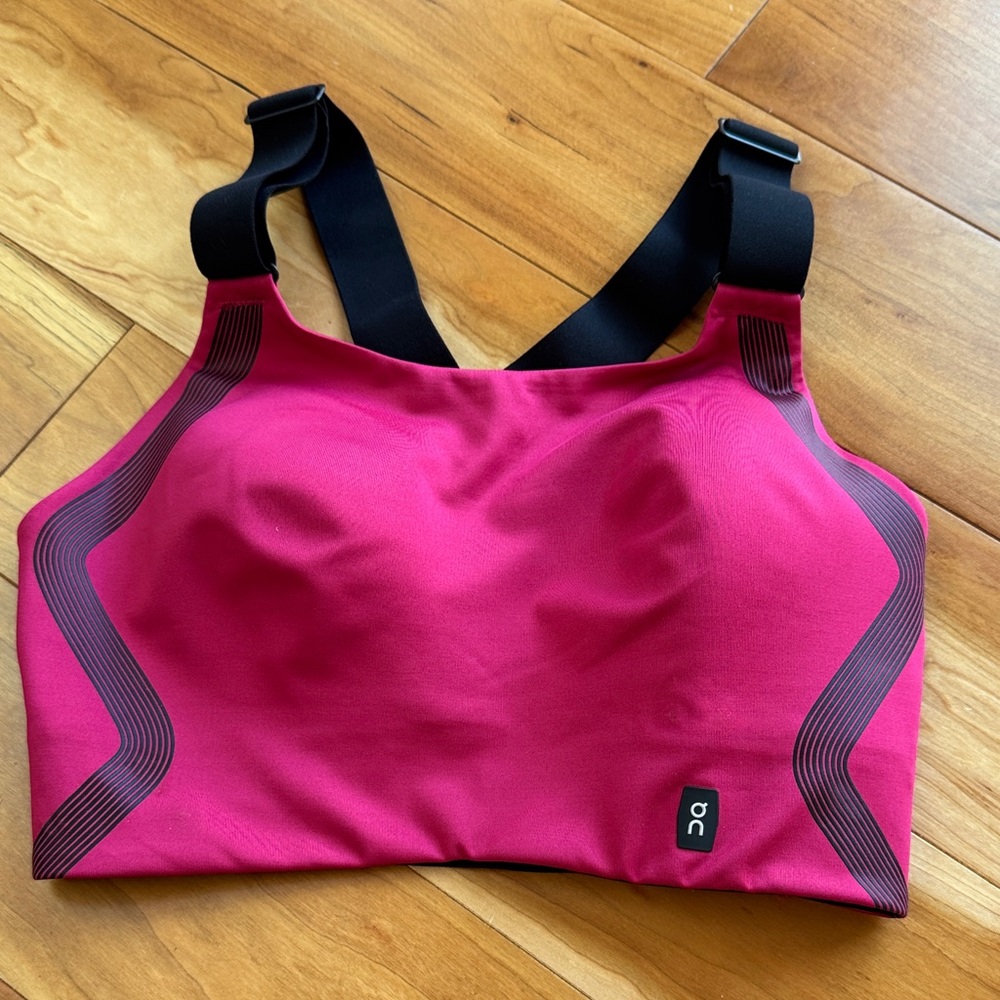 On Running Women's Magenta Performance Sports Bra sz S